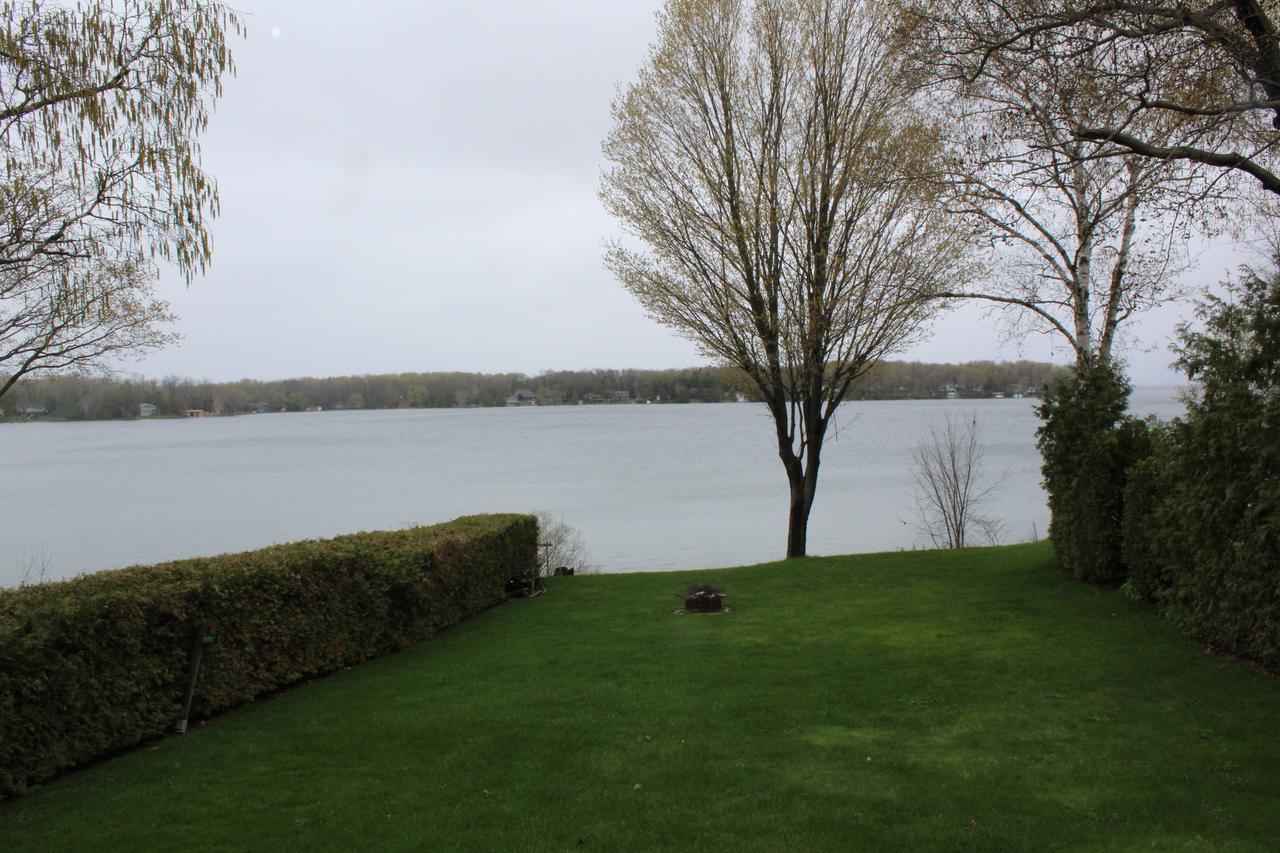 Water'S Edge B & B Oro-Medonte Exterior photo